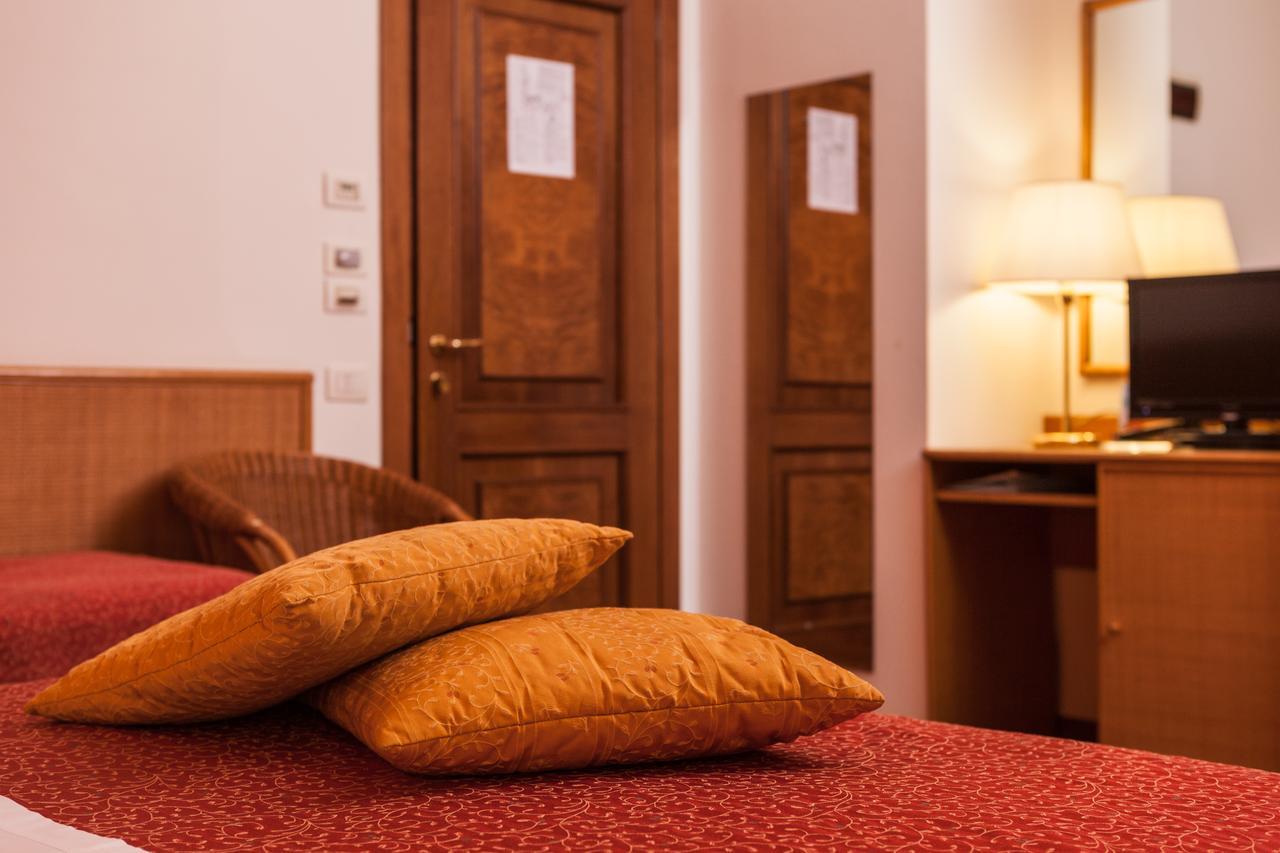 Hotel Resort Marinella Gabicce Mare Exterior photo