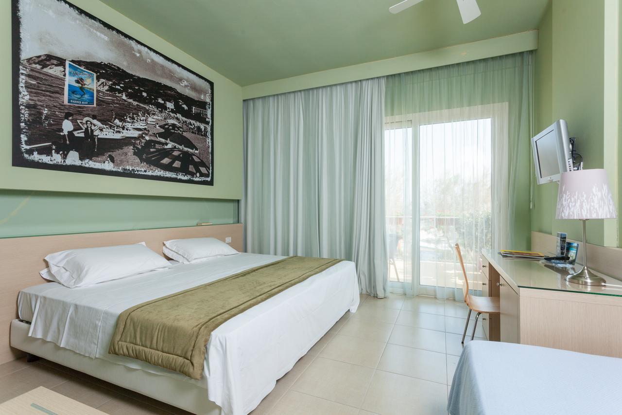 Hotel Resort Marinella Gabicce Mare Exterior photo