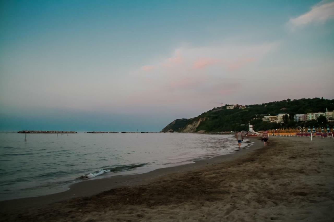 Hotel Resort Marinella Gabicce Mare Exterior photo